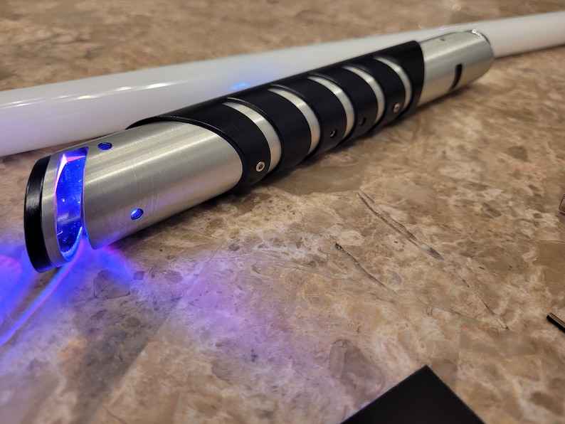 Color Changing Lightsaber with Sound – 