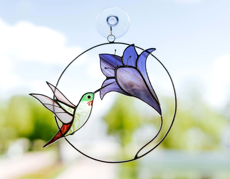 Hummingbird with flower