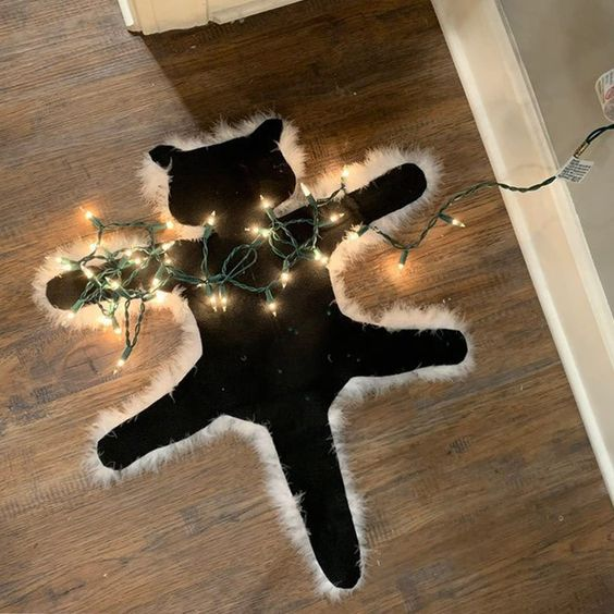 🎄National Lampoon’s Christmas Vacation inspired Aunt Bethany’s fried cat Rug😻