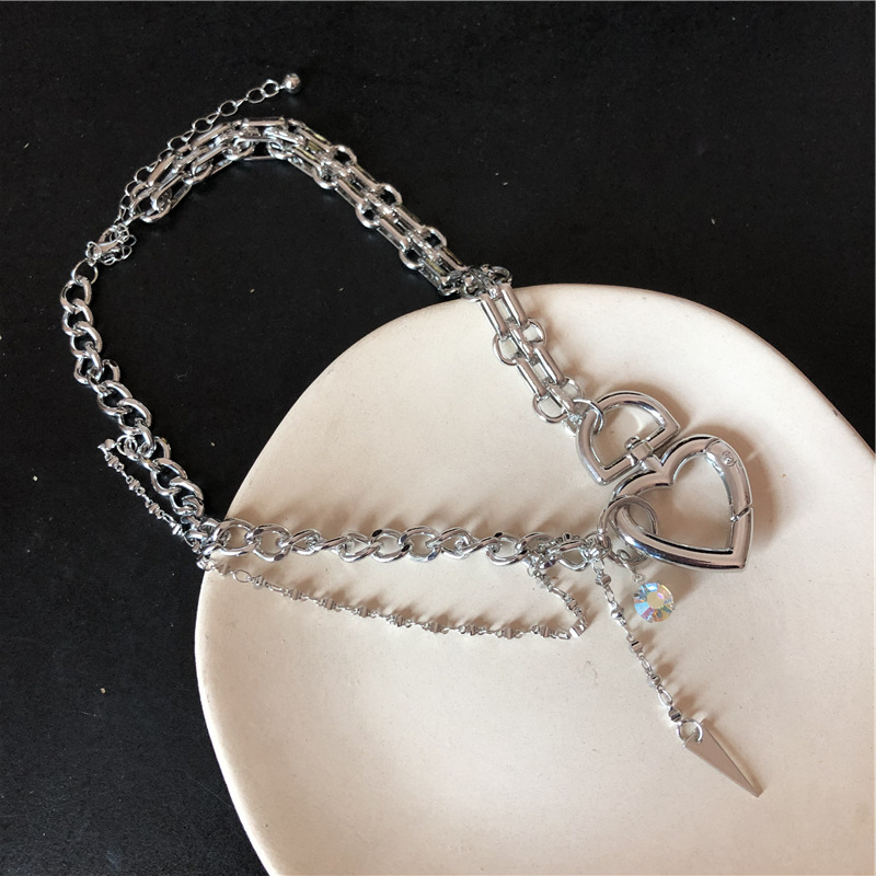 Clasp lock necklace