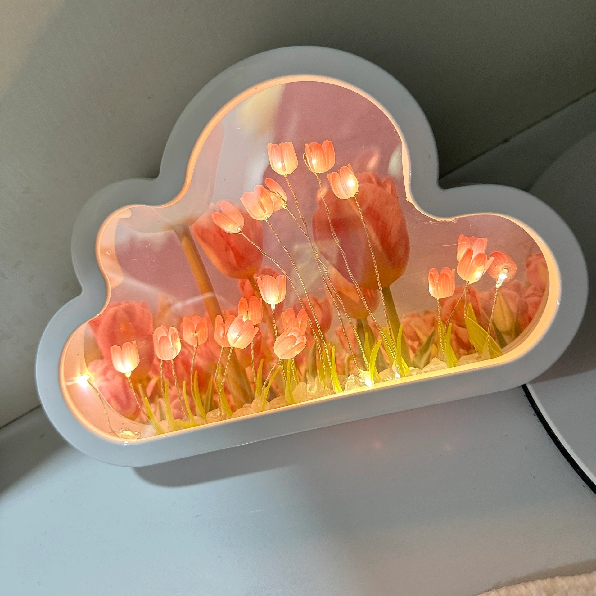 TulLight – DIY Tulip Cloud Light With Three-Dimensional Effect