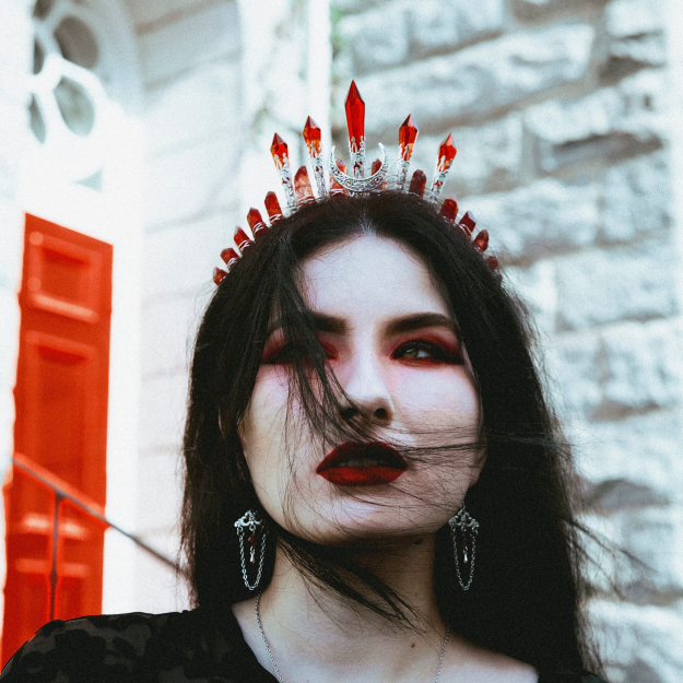 Vampire Queen - Red Quartz Crown
