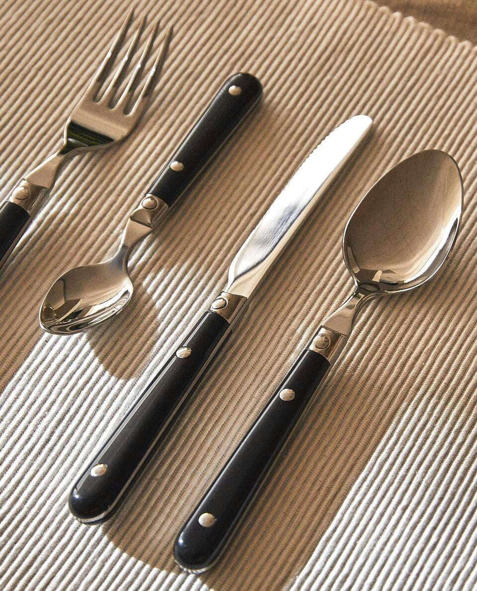 BLACK CUTLERY SET (4 PIECES) - HOME