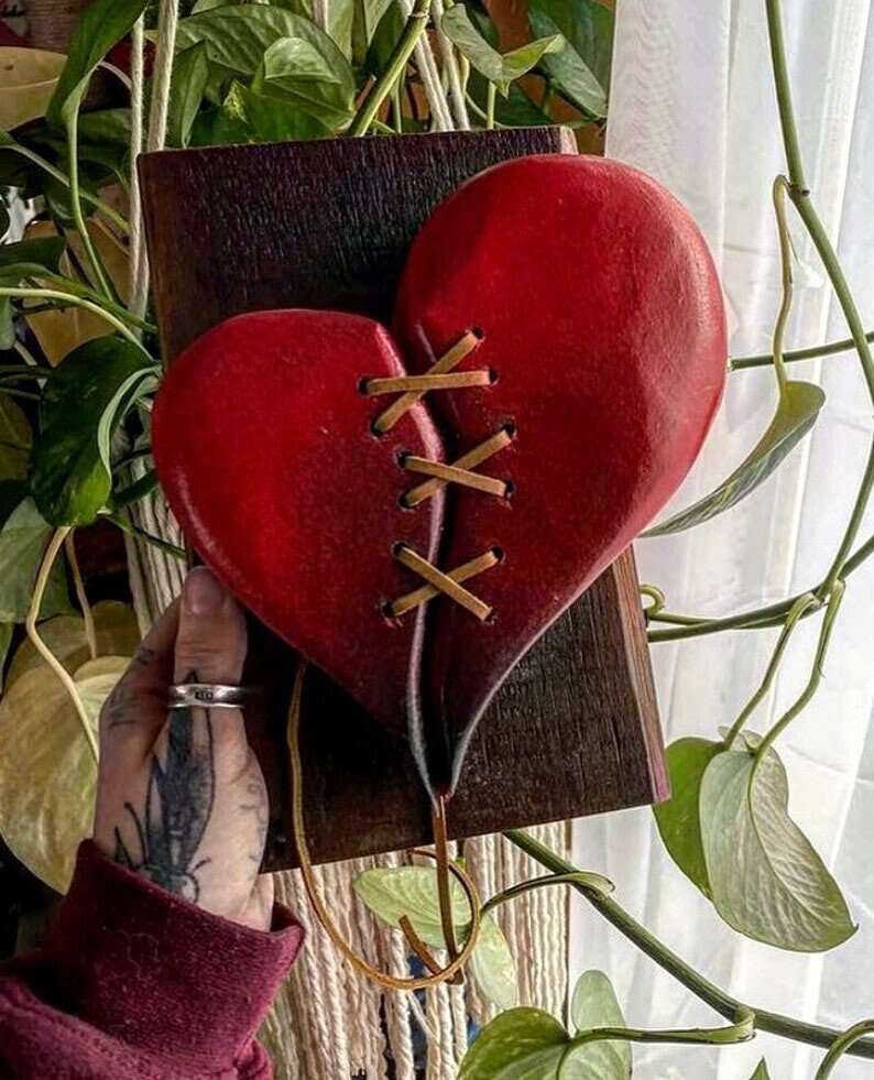 🌹New Year Hot Sale❤️Hand carved wood Heart hanging wall decor- Low in stock