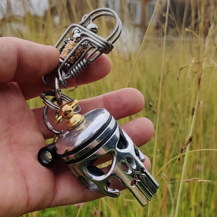 Piston art skull keychain (pendant/flashlight/bottle opener)