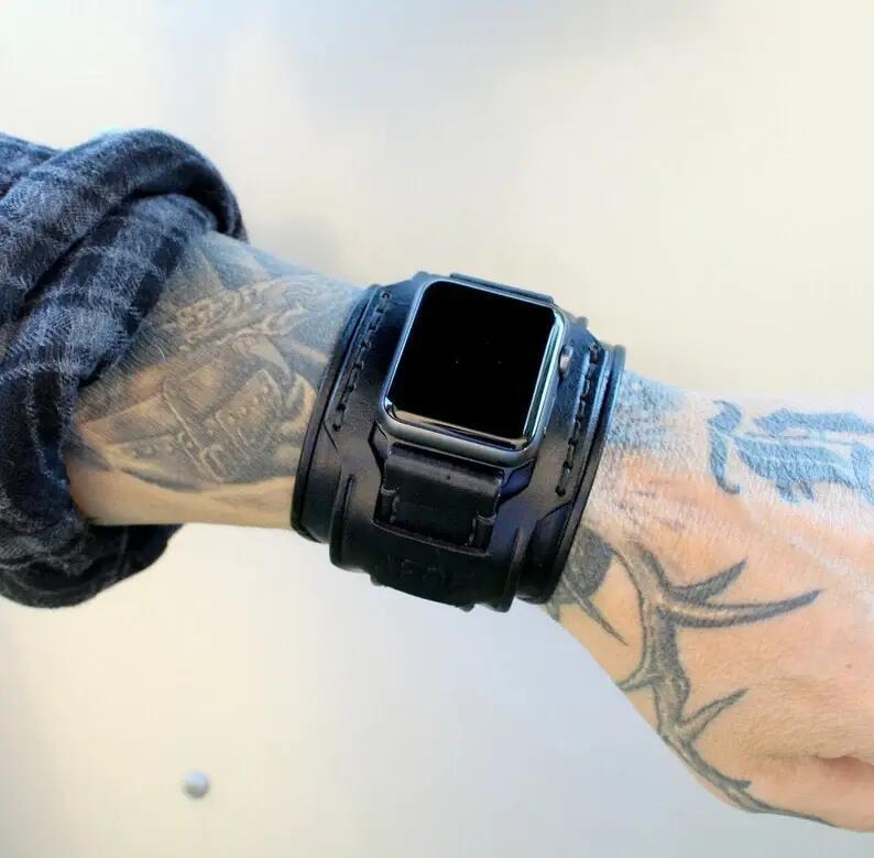 Skull Wide Leather Apple watch Cuff