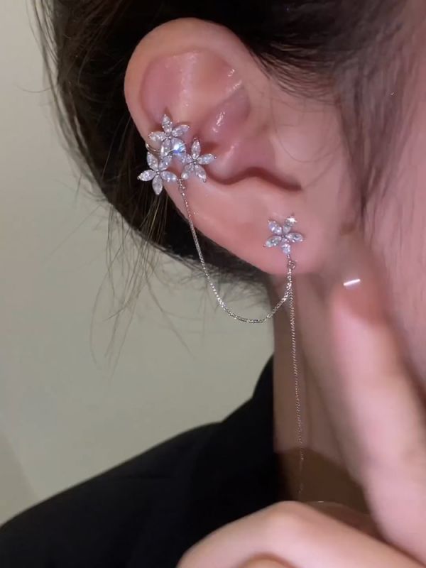 (🎁The best gifts for women)Silver-plated zirconia flower tassel earrings