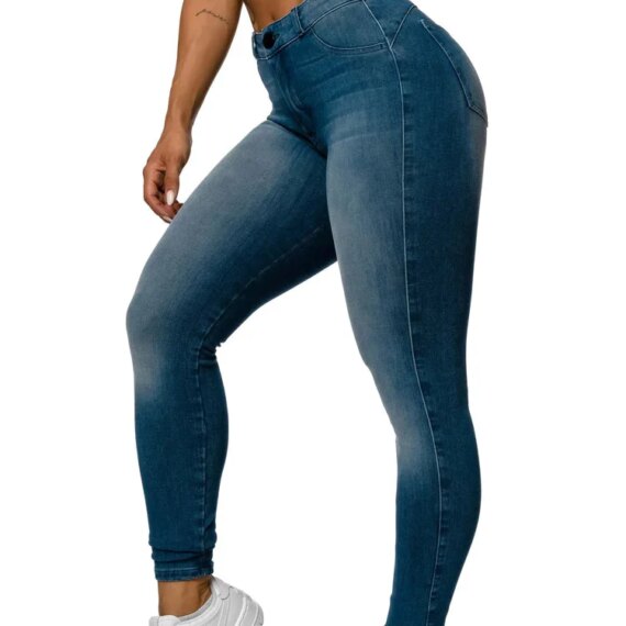 NAOMI’S HIGH WAISTED FIT JEANS