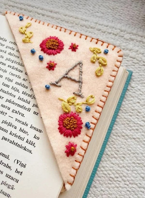 ✨Personalized hand embroidered corner bookmark