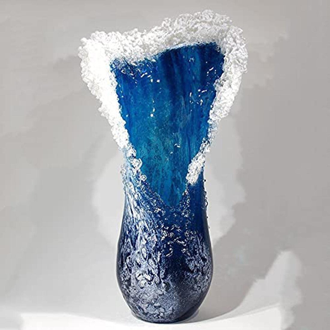Majestic wavy vase
