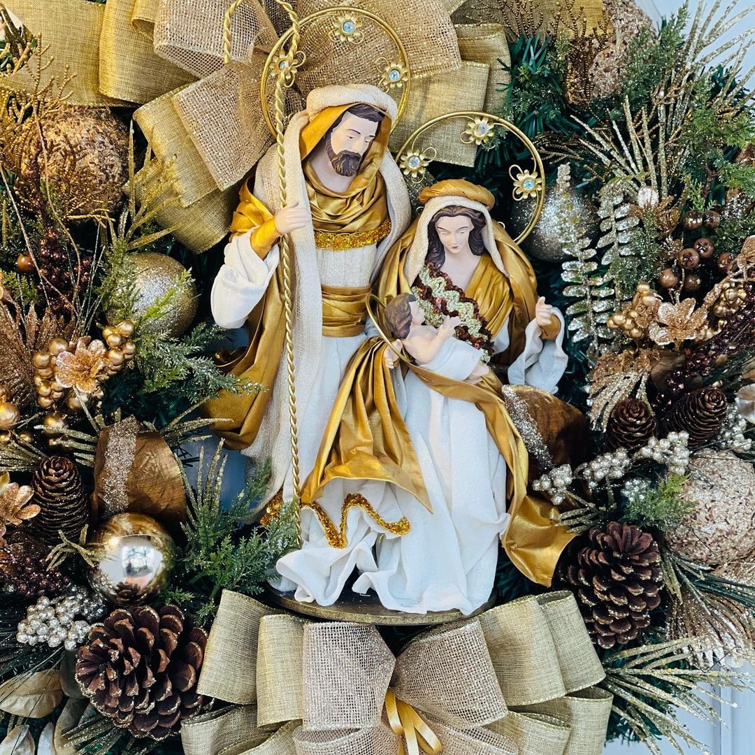 Gold Ornate Jesus Light Winter Christmas Decoration Door Circle Wreath