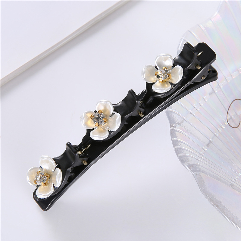 （BUY 1 GET 1 FREE ）Floral Braided Hair Clips