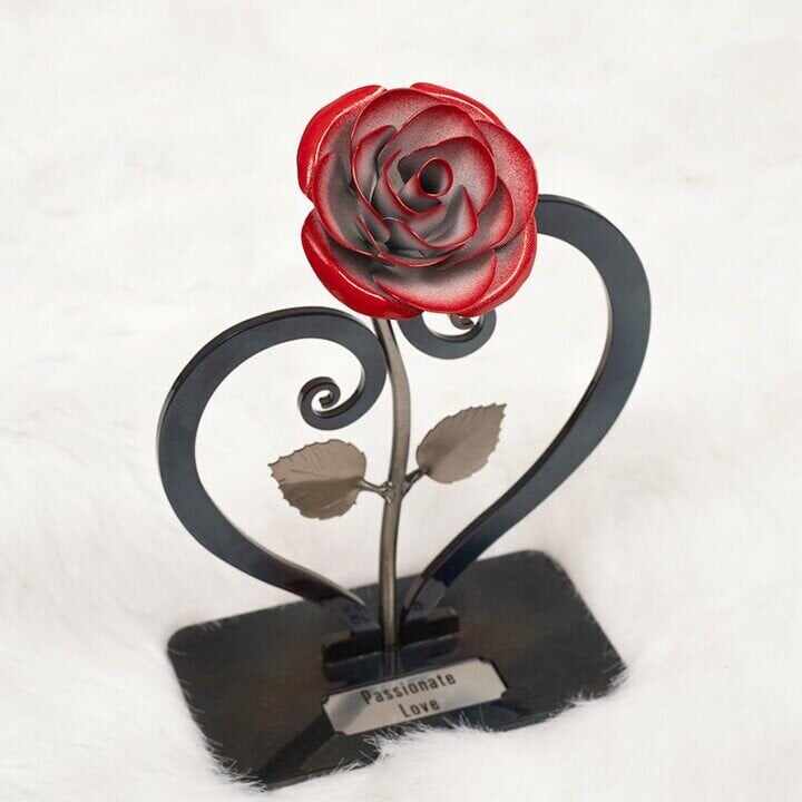🌹💗Iron Red Metal Rose with Heart-Shaped Stand