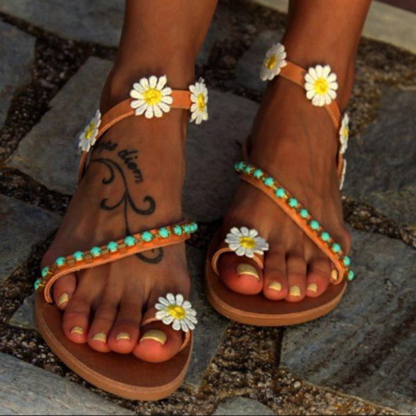 women's summer sandals with daisies