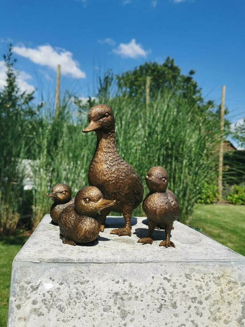 Bronze duck family - Lovely garden decor