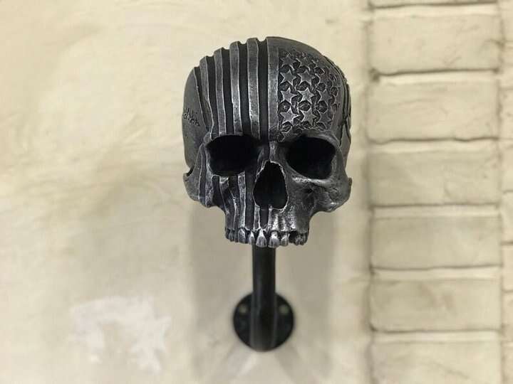 ☠️Motorcycle skull helmet holder (🎁gift for bikers)