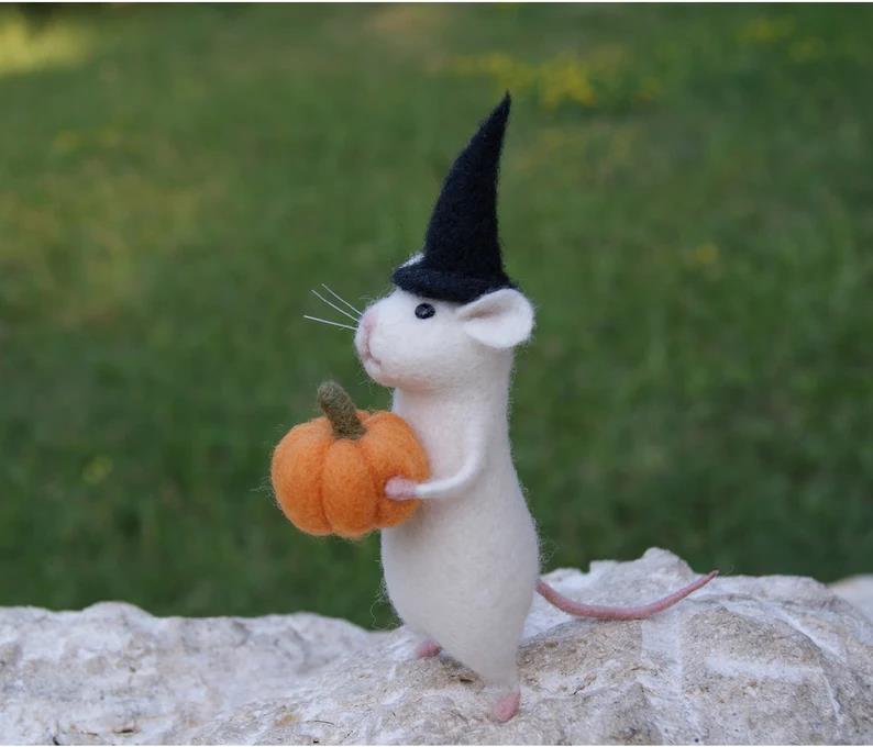 (Handmade, Limited Quantity) Halloween Mouse With A Pumpkin