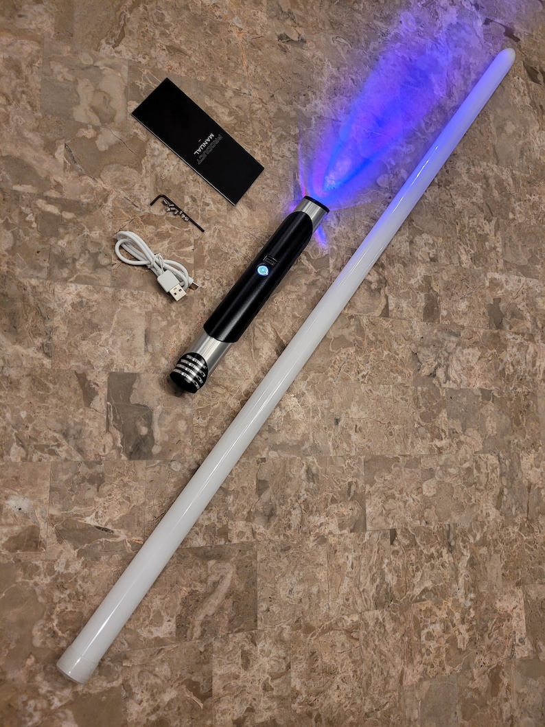 Color Changing Lightsaber with Sound – 