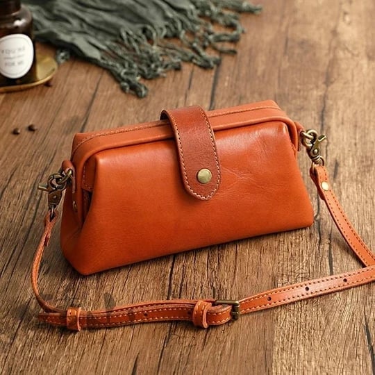 💥Hot Sale 49% OFF-  Premium Retro Handmade Bag