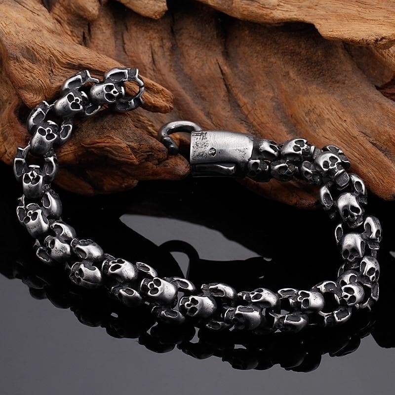VINTAGE/SILVER SKULL CHARM -BRACELET