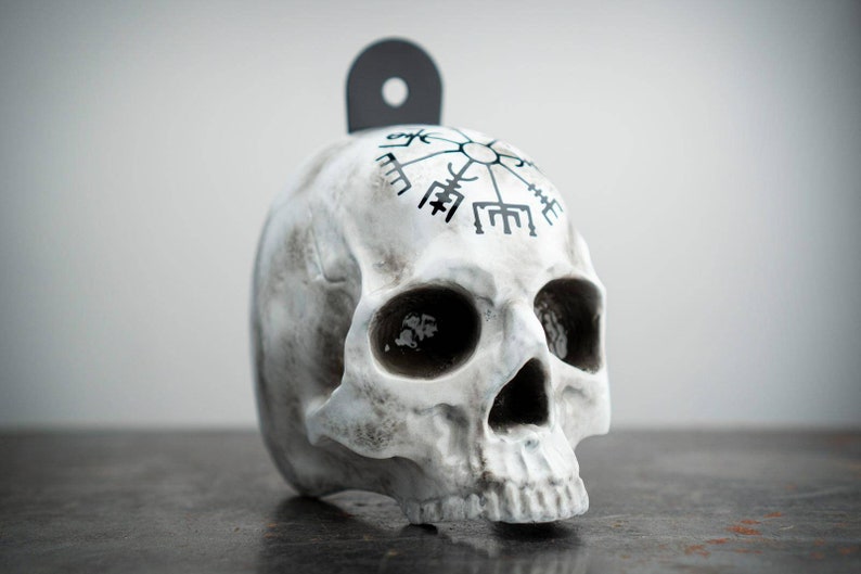 Custom side-mounted horn cover with 3D skull with Viking compass