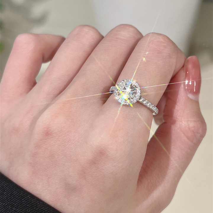 Sleek Diamond Ring in Elegant & Brilliant Design