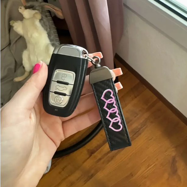 Carbon Fiber Leather Key Chain Keyring Horseshoe Buckle Hearts Logo fits AUDI - Picture 1 of 6