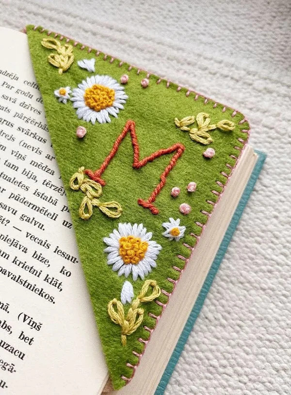 ✨Personalized hand embroidered corner bookmark