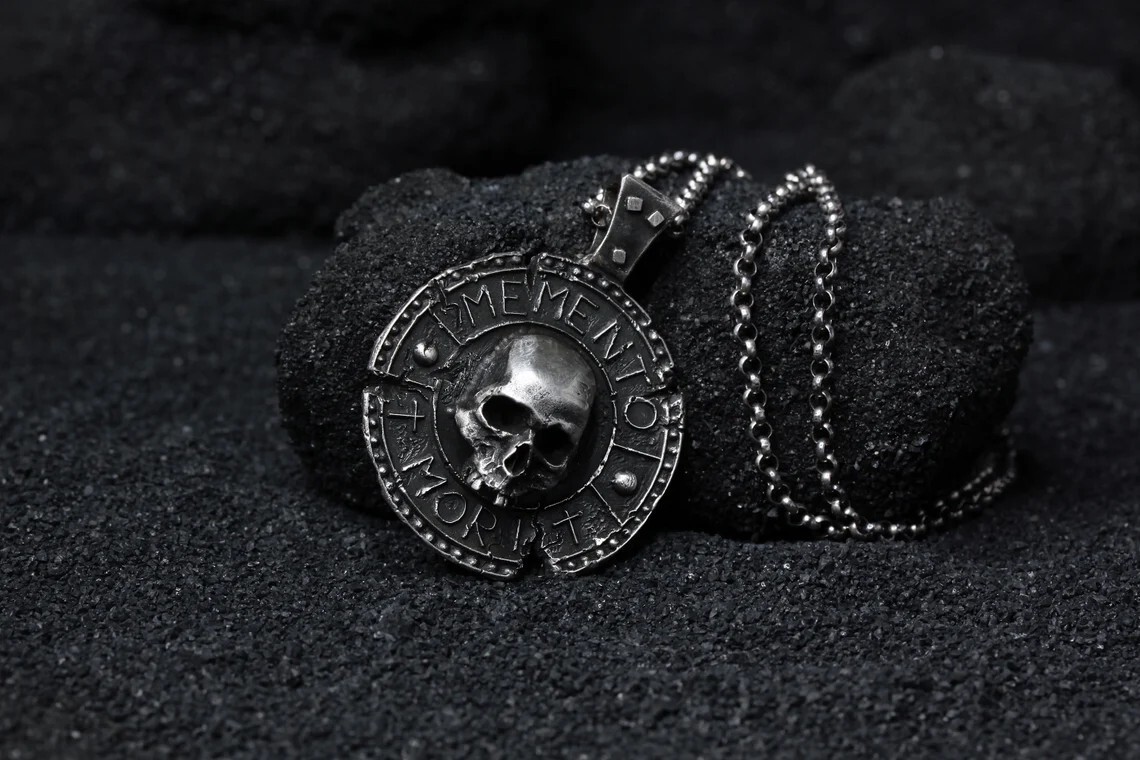 SKULL NECKLACE