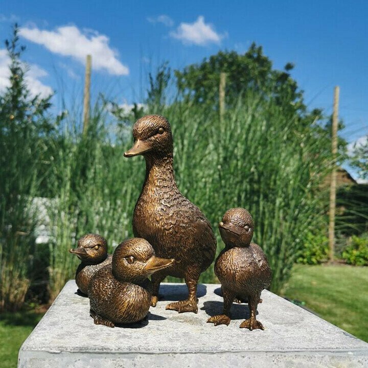 Bronze duck family - Lovely garden decor