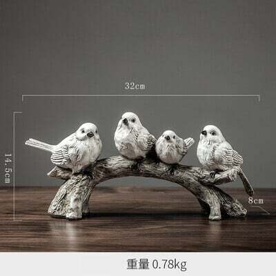 A lovely and lifelike bird ornament