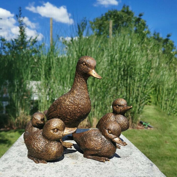 Bronze duck family - Lovely garden decor