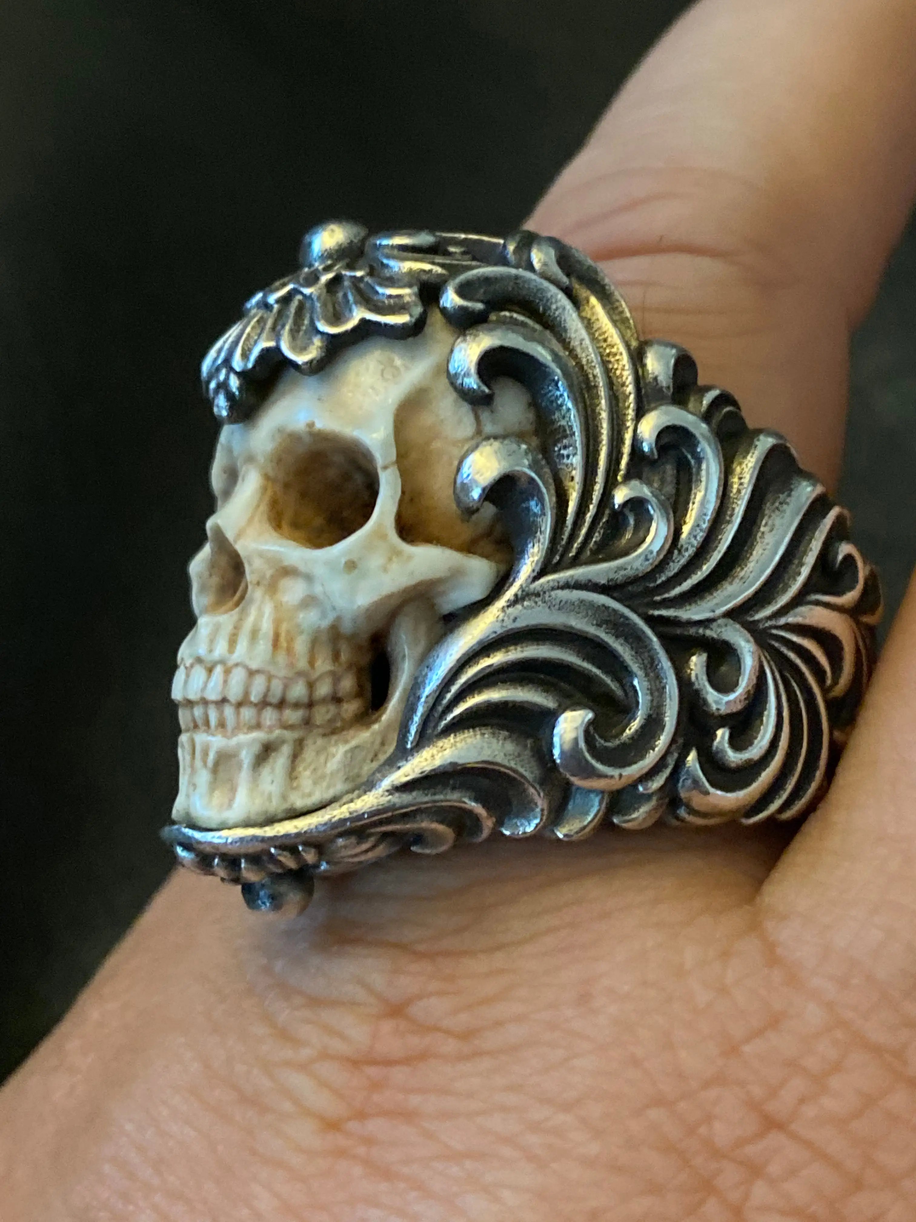 VINTAGE POLISH FLORAL ARMOR ANTLER SKULL RING